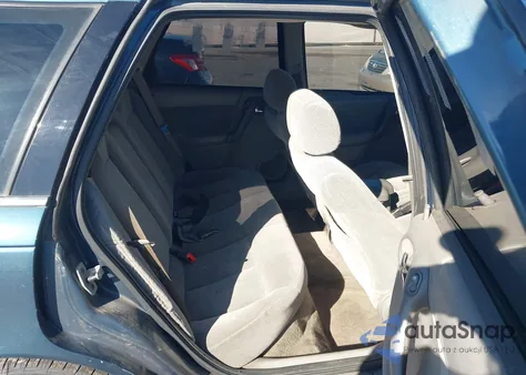 2002 Saturn L-Series Lw300 z USA, uszkodzony, nr VIN 1G8JW84R02Y520580